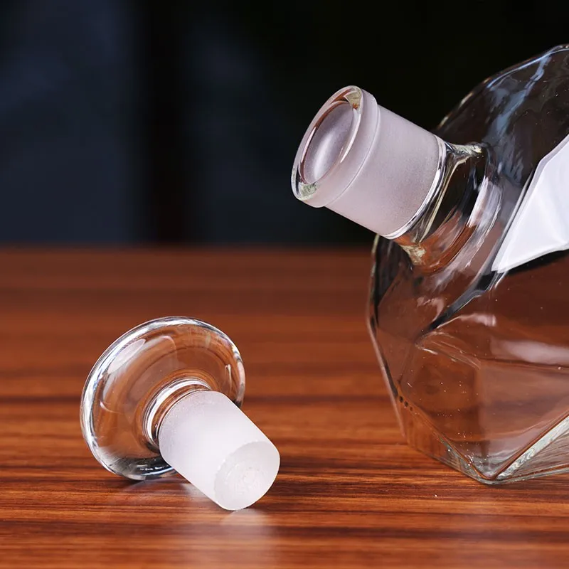 Decorative Unique Diamond Glass Decanter