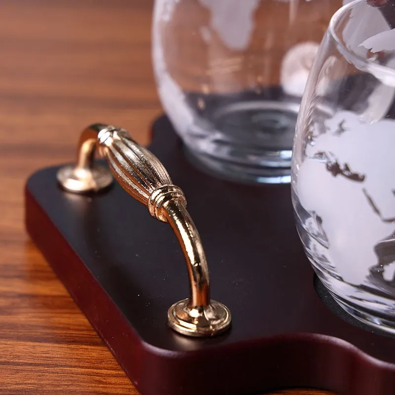 Decorative Unique Globe Glass Decanter
