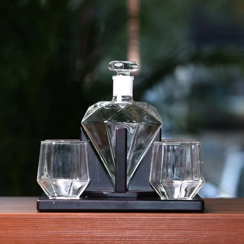 Decorative Unique Diamond Glass Decanter