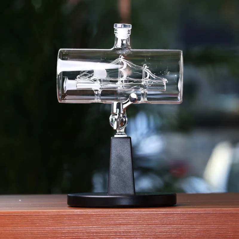 Decorative Unique Strip Glass Decanter