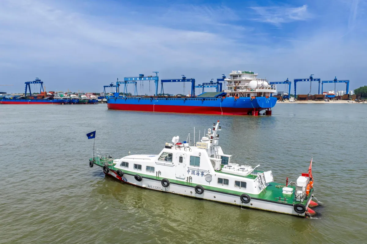 Huangshi Maritime Bureau Ezhou Maritime Safety Administration ensured the safety of 28 new energy vessels this year.