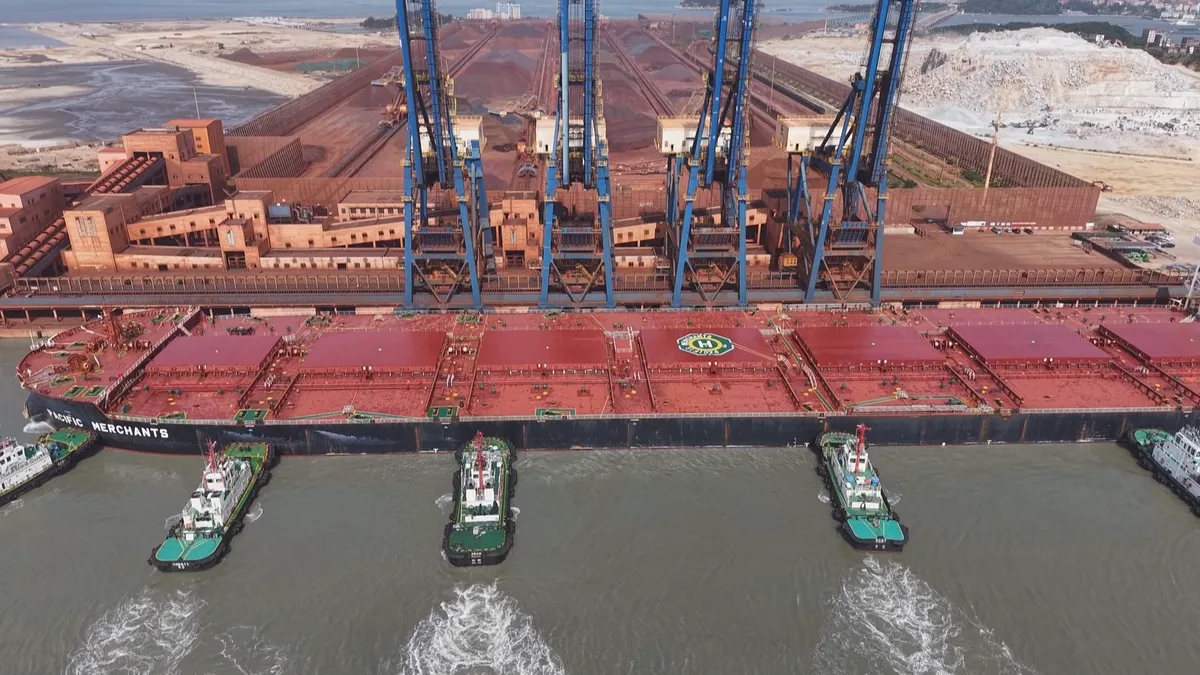 The vast bay connects two shores, the thriving port links four seas&mdash;Meizhou Bay Port's transformation activates the "blue engine" of Southeast China's coast.