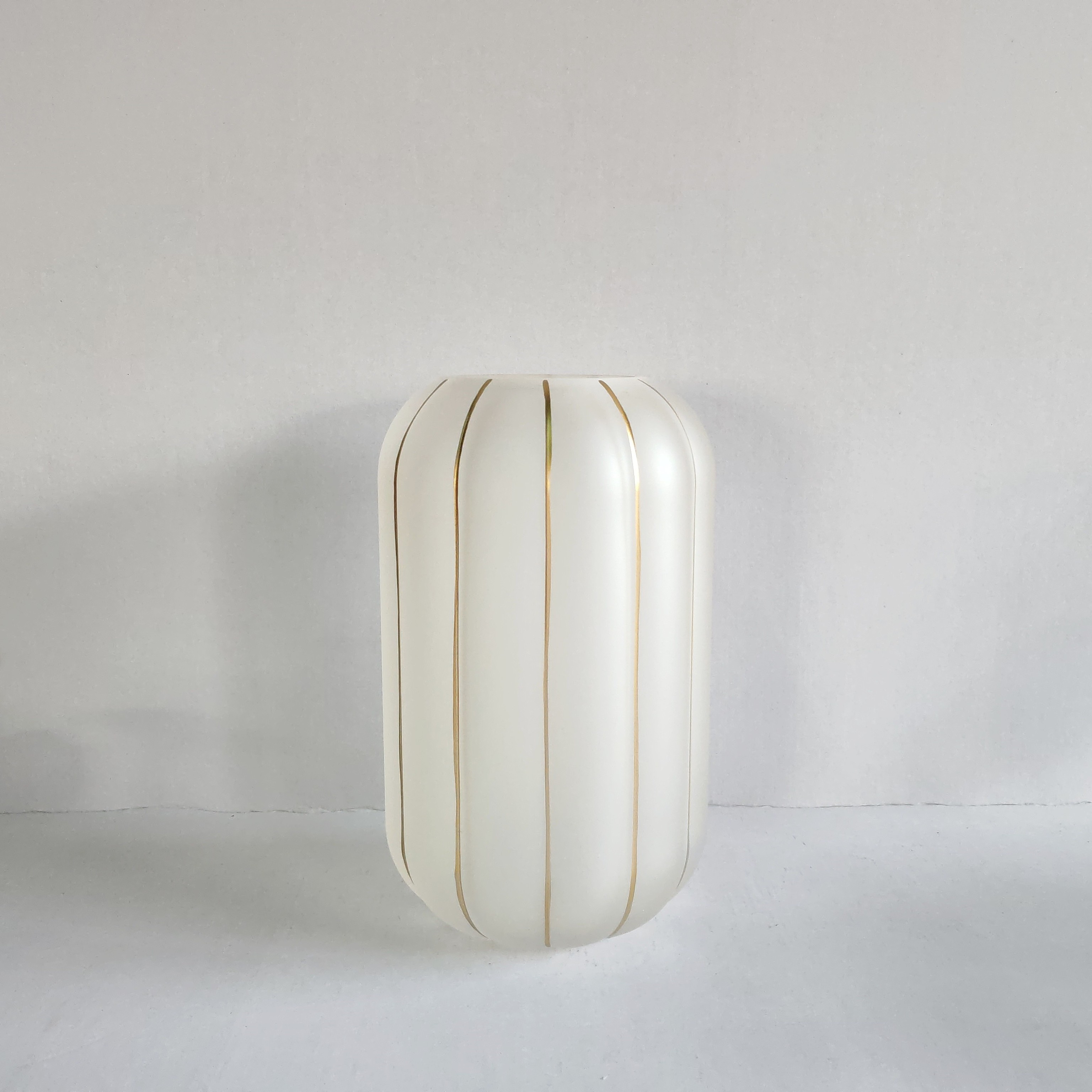 COGNAC MARBLE, WHITE MILK GLASSWARE